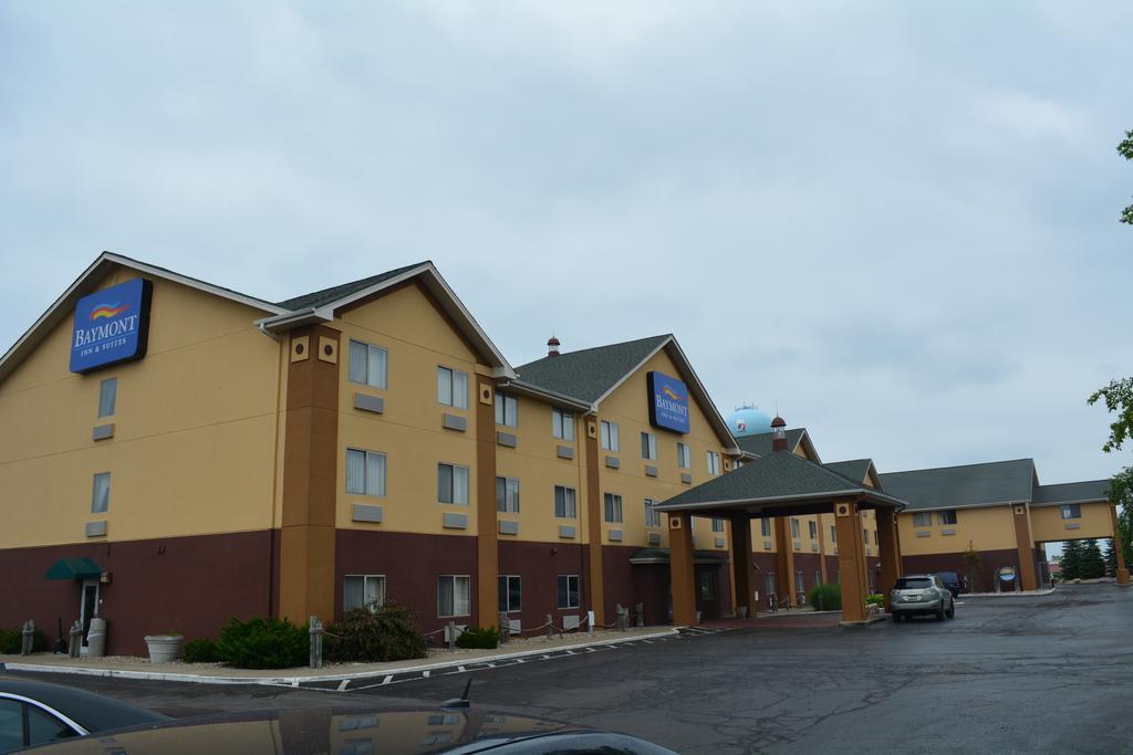 Baymont By Wyndham South Haven Hotel Exterior photo